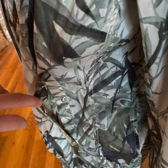 NWT Massimo Dutti Green Leaves print zip up windbreaker w/ pockets size S - Picture 3 of 9